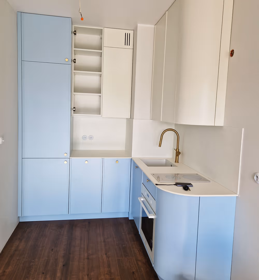 Stack of Apartament na Wyspie product boxes containing assorted hardware tools